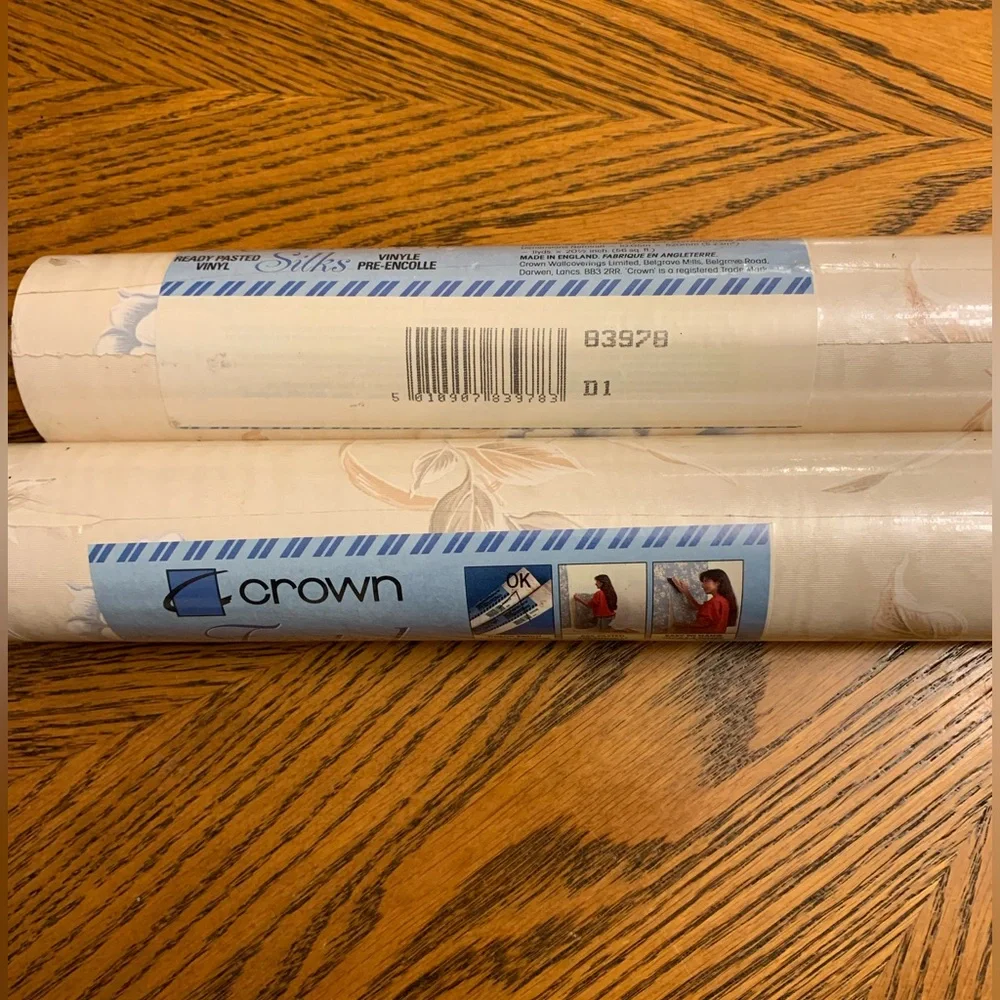 Vintage crown frosted silks wallpaper
